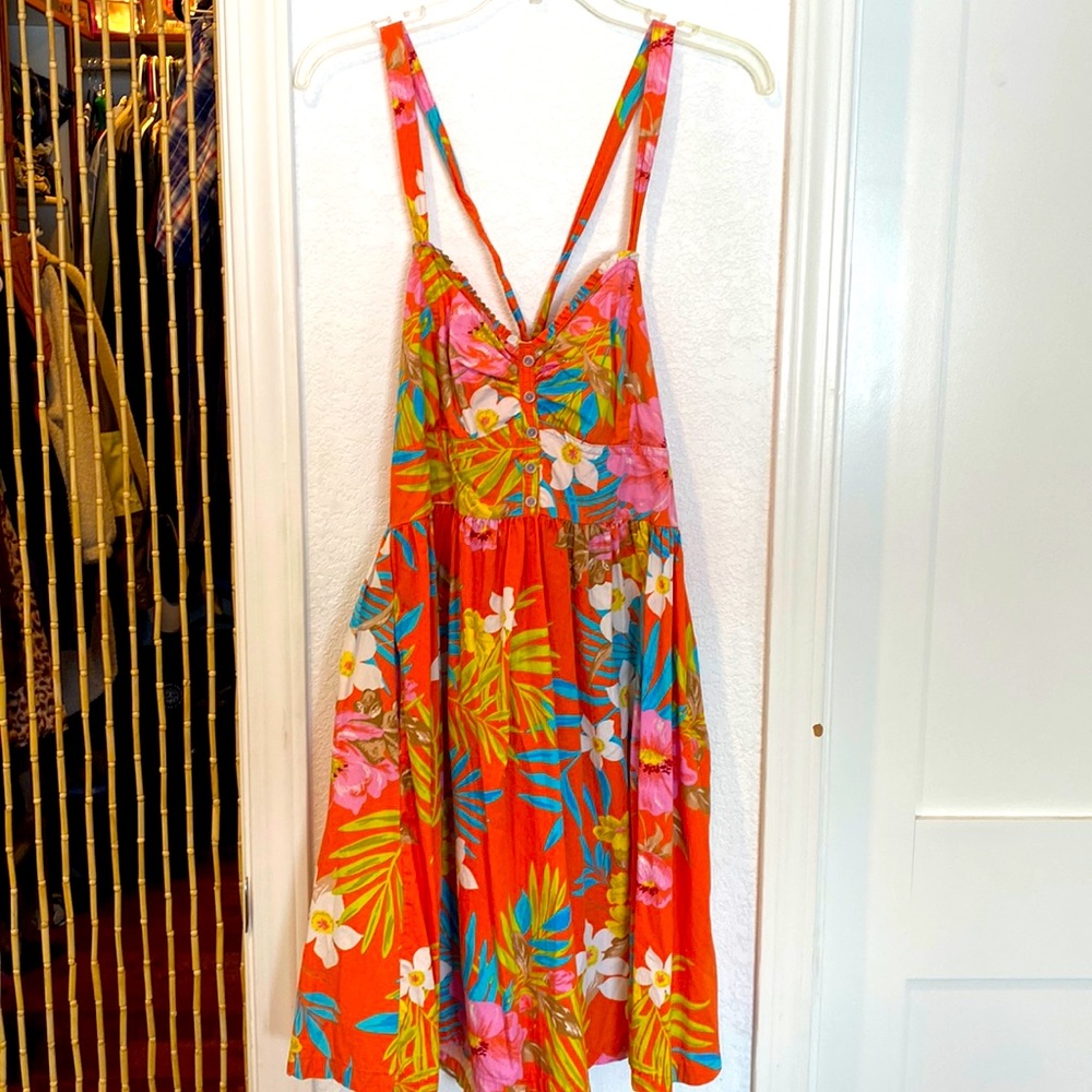 Summer dress. Tropical floral print.